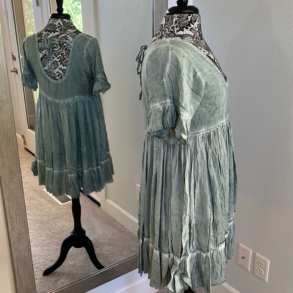 Sea Gypsies Sage Green Vacation dress. Size Medium - Picture 2 of 9